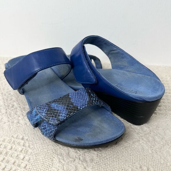 Vionic Chrissy Wedge Slide Sandals Blue Snake - Picture 1 of 9